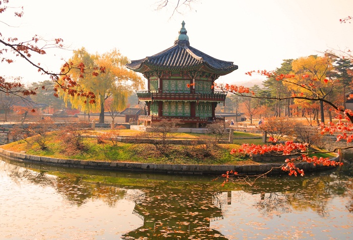 Gyeongbukgung-Palace-Autumn