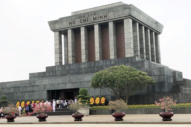 HO CHI MINH MAUSOLEUM & RESIDENCE